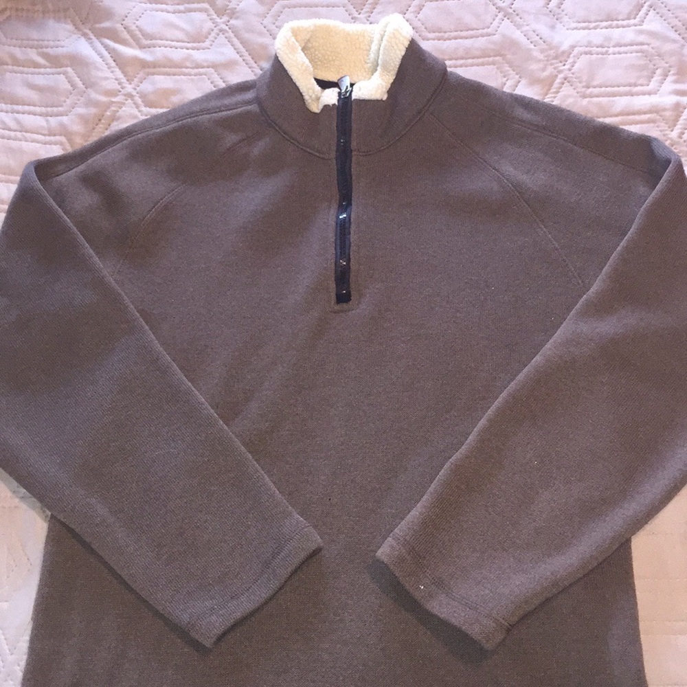 Arrow pullover size Medium